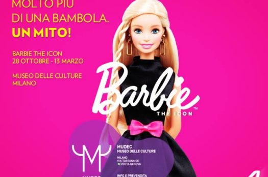 La Barbie in divisa Alitalia alla mostra “Barbie The Icon”