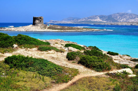 Come raggiungere la Sardegna senza spendere una fortuna