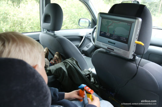 Viaggio in auto con bambini: ecco come per farli divertire!